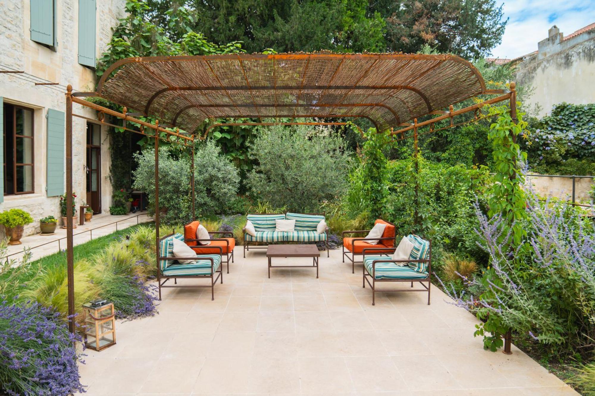 Le Jardin Des Cordeliers Bed & Breakfast Tarascon Exterior photo